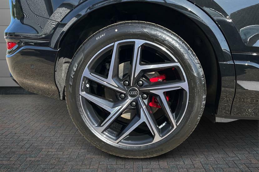 Audi SQ6 E-Tron Sq6 Suv Edition 1 E-tron 360,00 Kw Black #5