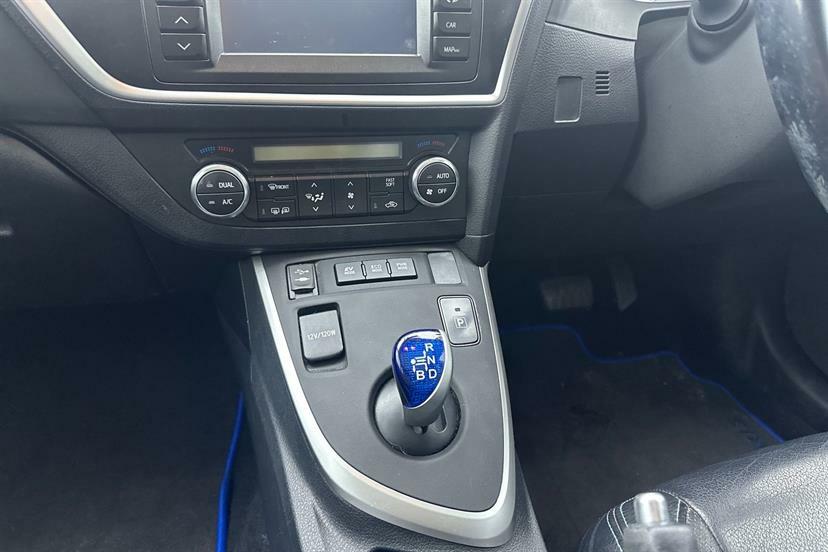 Toyota Auris Excel Blue #7