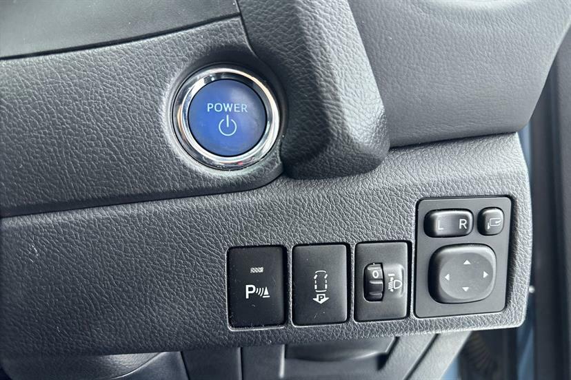 Toyota Auris Excel Blue #16
