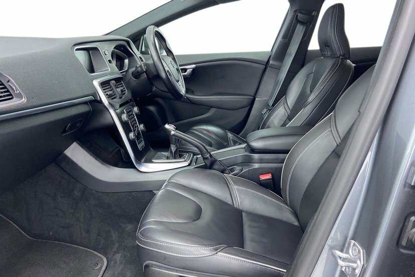 Volvo V40 2.0 T2 R-design Edition Hatchback Manua BR19GCF Grey #2