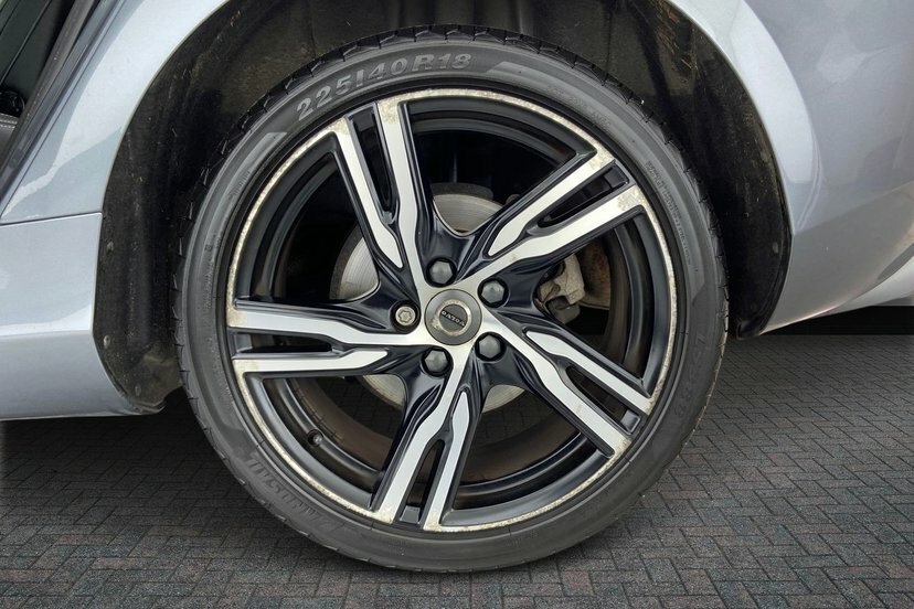 Volvo V40 2.0 T2 R-design Edition Hatchback Manua BR19GCF Grey #5