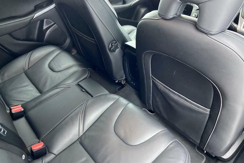 Volvo V40 T3 R-design Edition Hatchback Black #22