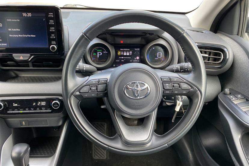 Toyota Yaris 1.5 Hybrid Design Cvt White #6