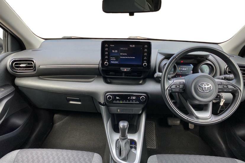 Toyota Yaris 1.5 Hybrid Design Cvt White #5