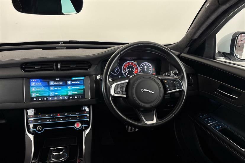 Jaguar XF D V6 S Black #36
