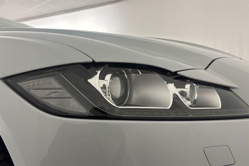 Jaguar XF D V6 S Black #17