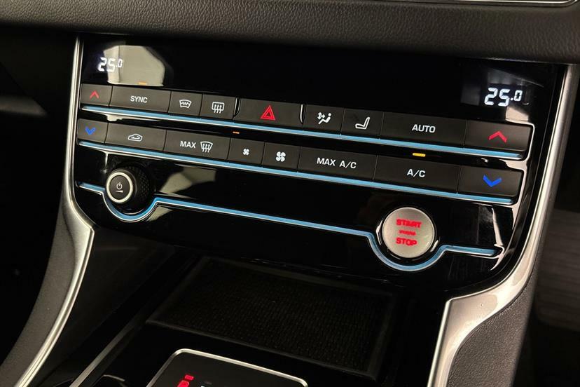 Jaguar XF D V6 S Black #31