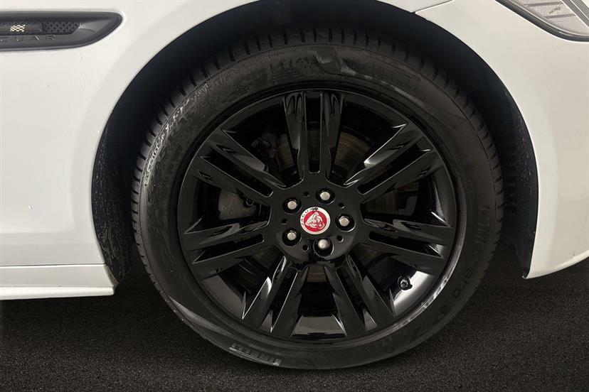 Jaguar XF D V6 S Black #8