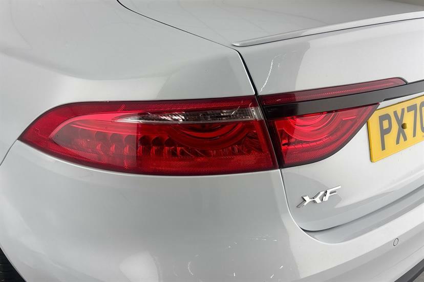 Jaguar XF D V6 S Black #19