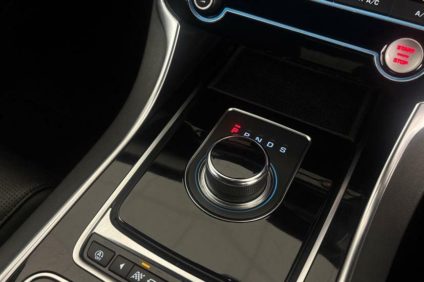 Jaguar XF D V6 S Black #13