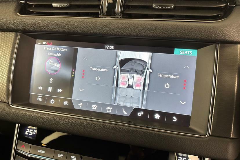 Jaguar XF D V6 S Black #30