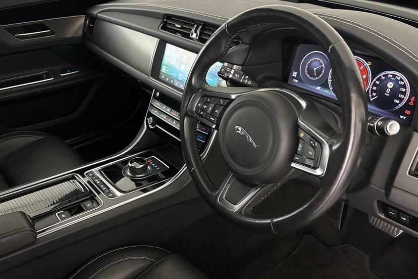 Jaguar XF D V6 S Black #33