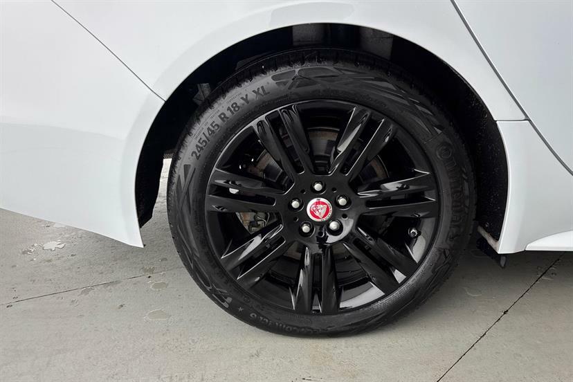 Jaguar XF D V6 S Black #39