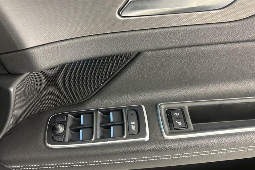 Jaguar XF D V6 S Black #25