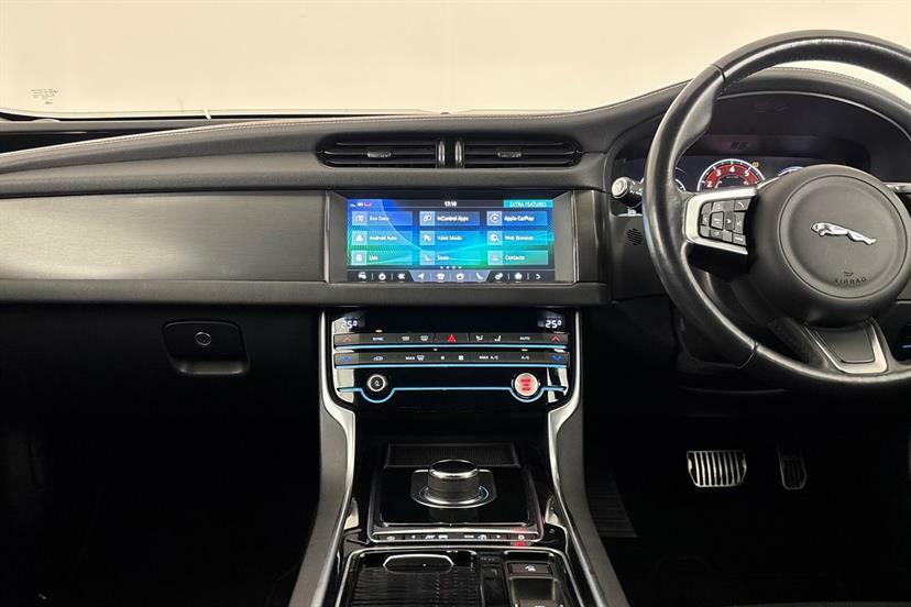 Jaguar XF D V6 S Black #14
