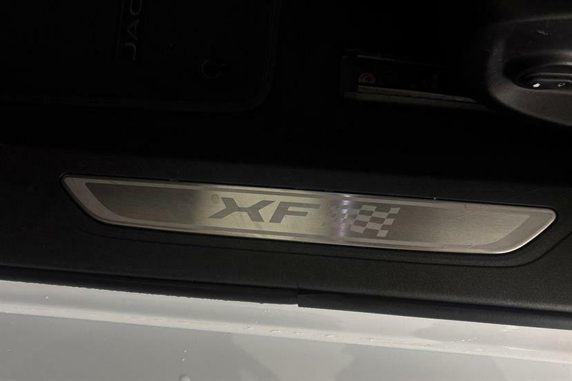 Jaguar XF D V6 S Black #24