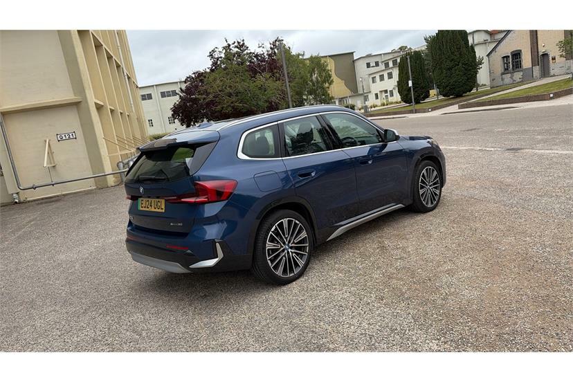BMW iX1 M Sport White #23