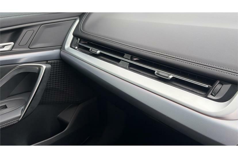 BMW iX1 M Sport White #26