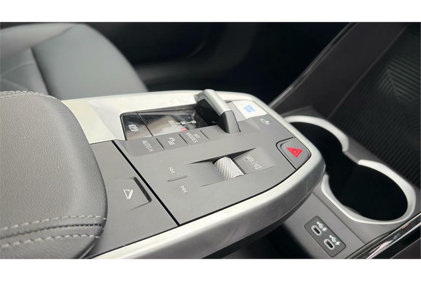 BMW iX1 M Sport White #18