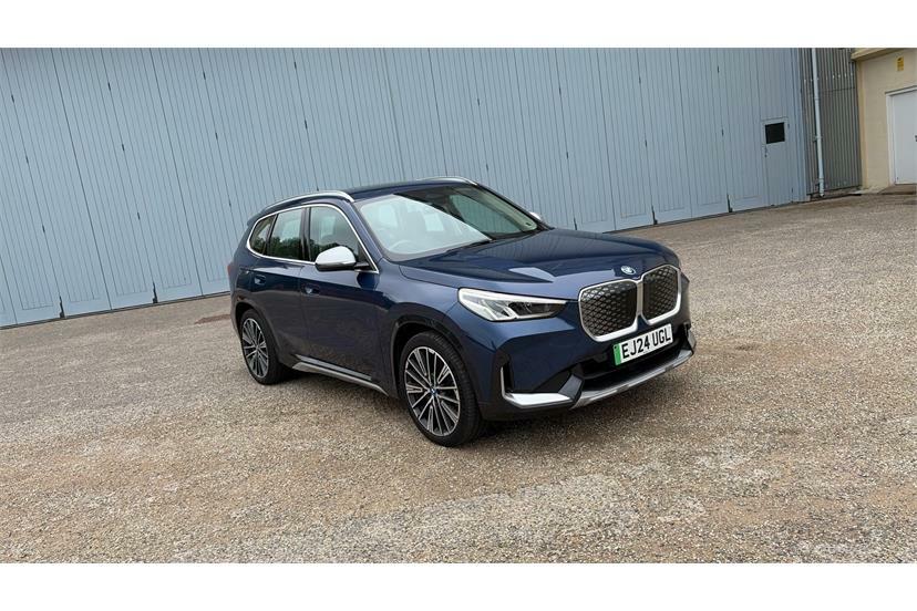 BMW iX1 M Sport White #24