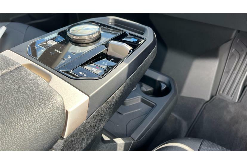 BMW iX M Sport Black #9