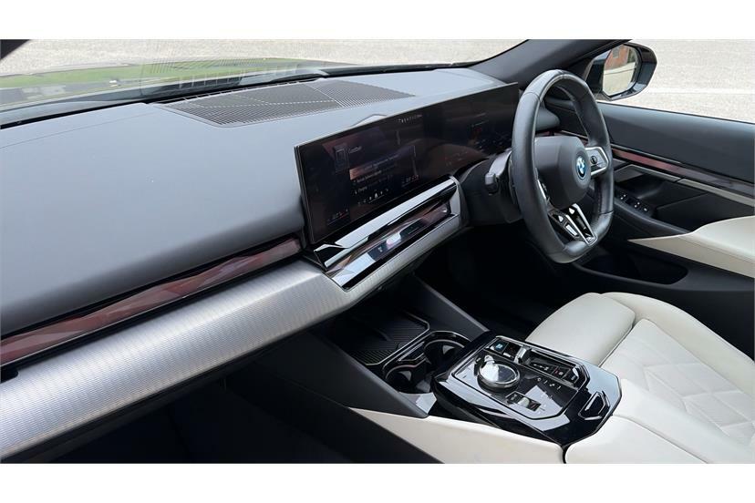 BMW i5 M Sport Pro Blue #7
