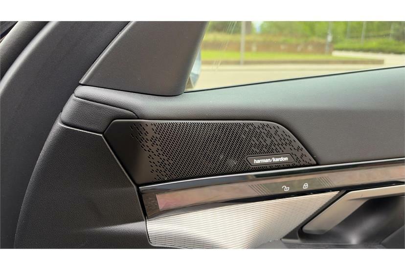 BMW i5 M Sport Pro Blue #20