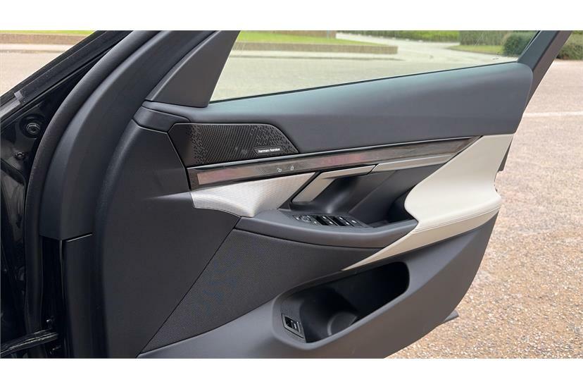 BMW i5 M Sport Pro Blue #26