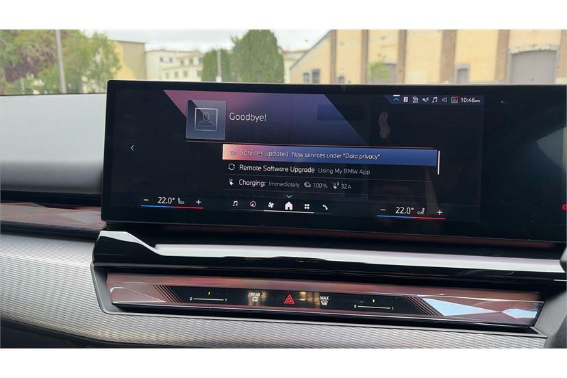 BMW i5 M Sport Pro Blue #8