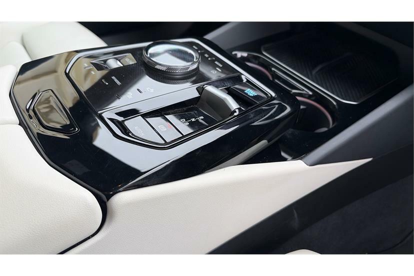 BMW i5 M Sport Pro Blue #19