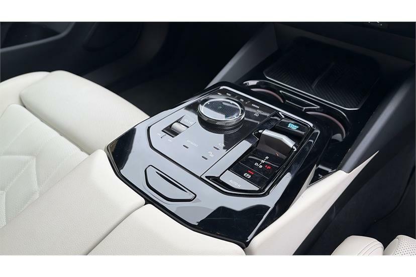 BMW i5 M Sport Pro Blue #10