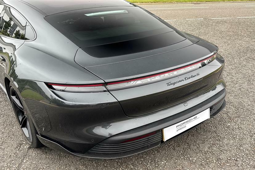Porsche Taycan Performance Plus 93.4Kwh Gts Black #24