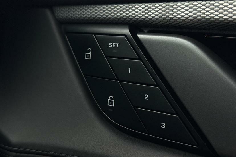 Porsche Taycan Performance Plus 93.4Kwh Gts Black #26
