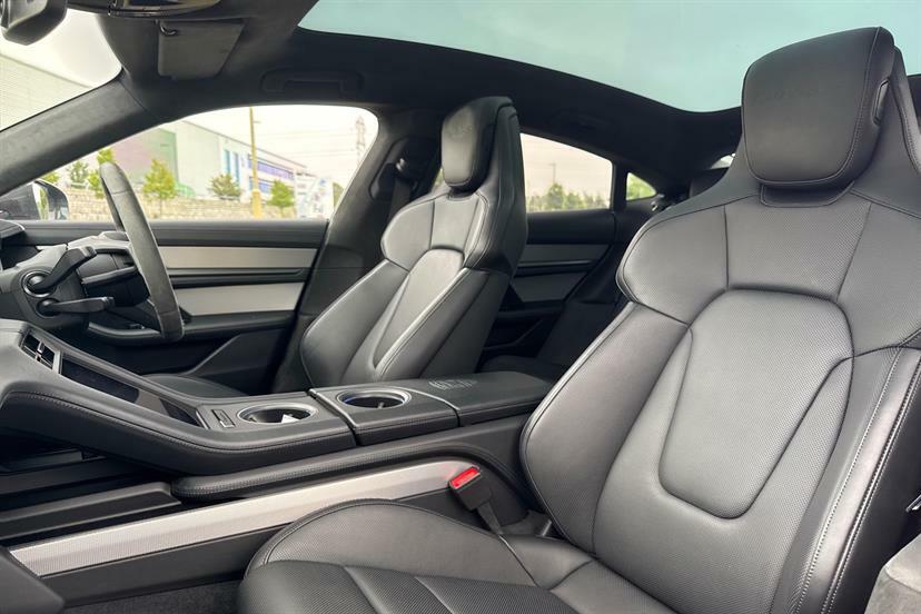 Porsche Taycan Performance Plus 93.4Kwh Gts Black #10