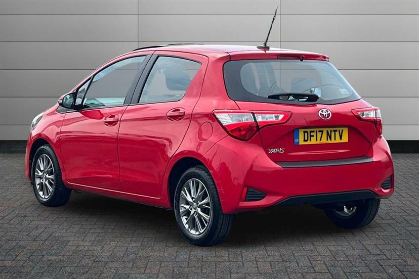 Toyota Yaris 1.5 Vvt-i Icon Red #3