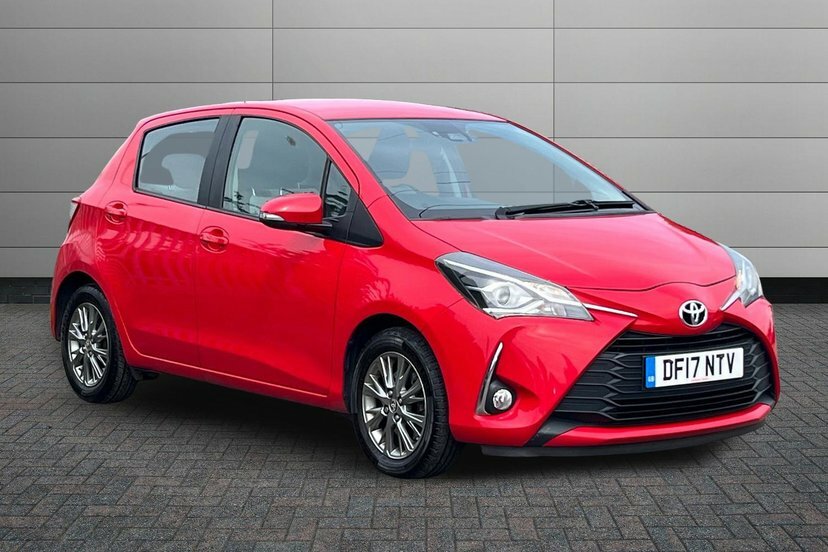 Toyota Yaris 1.5 Vvt-i Icon Hatchback 111 Ps DF17NTV Red