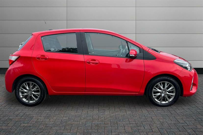 Toyota Yaris 1.5 Vvt-i Icon Red #4