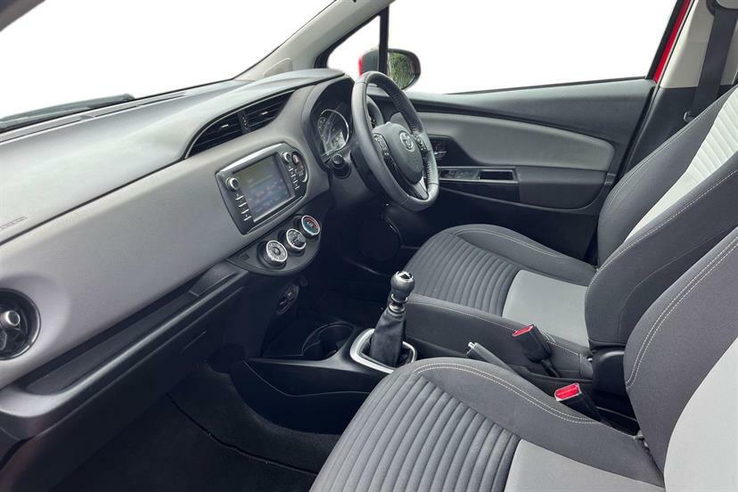 Toyota Yaris 1.5 Vvt-i Icon Red #2
