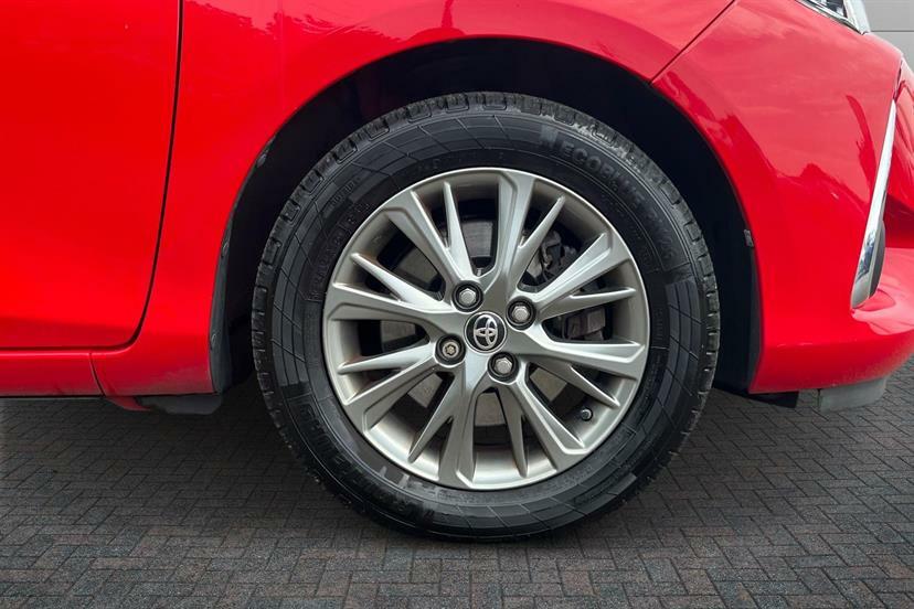 Toyota Yaris 1.5 Vvt-i Icon Red #5