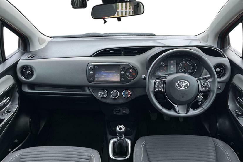 Toyota Yaris 1.5 Vvt-i Icon Red #6