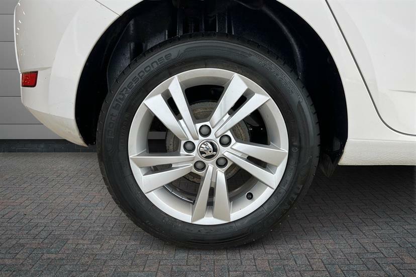 Skoda Fabia 1.0 Mpi Se White #5