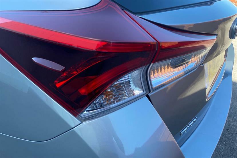 Toyota Auris Design White #19