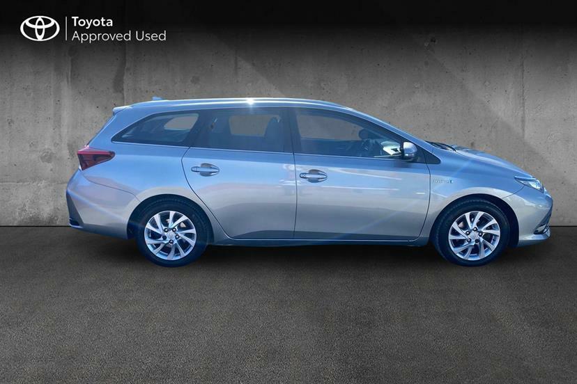 Toyota Auris Design White #15