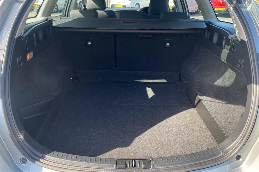 Toyota Auris Design White #13