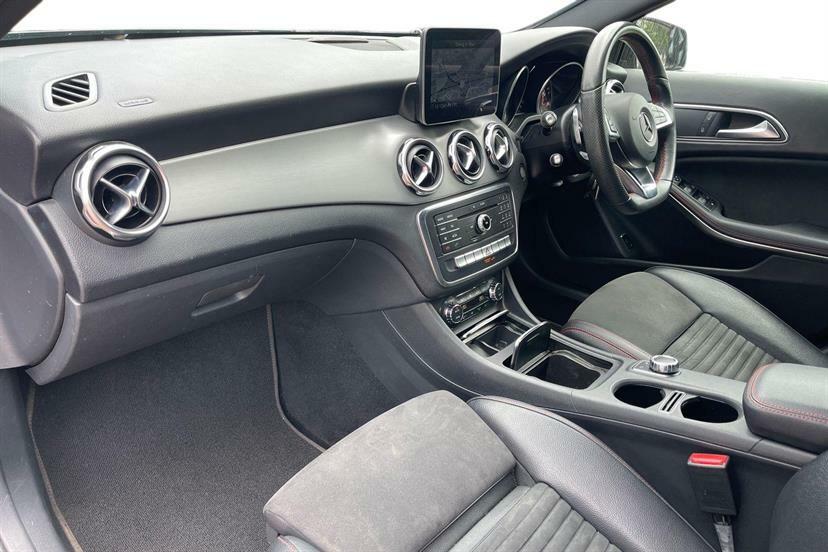 Mercedes-Benz GLA Class 180 Amg Line Edition Black #6