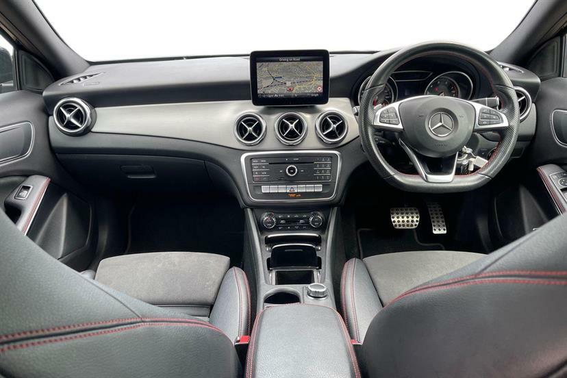 Mercedes-Benz GLA Class 180 Amg Line Edition Black #5
