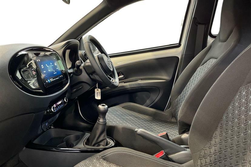 Toyota Aygo X 1.0 Vvt-i Edge Parking Black #2