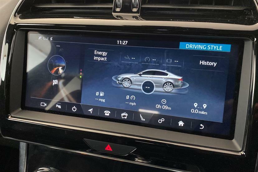 Jaguar XE D R-sport Black #31