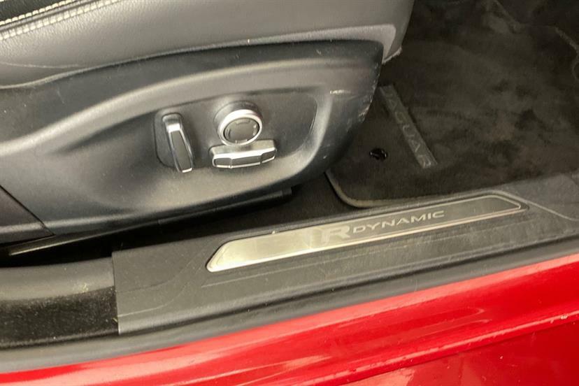 Jaguar XE D R-sport Black #22