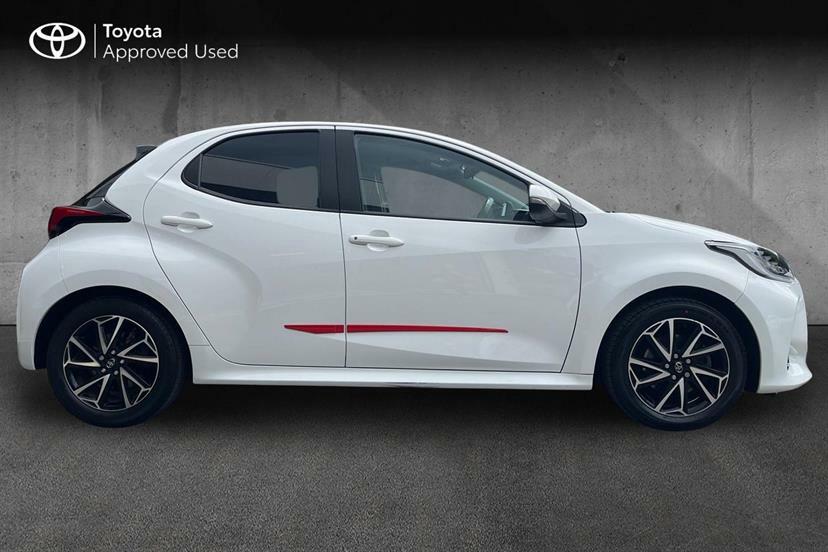 Toyota Yaris 1.5 Hybrid Design Cvt White #3